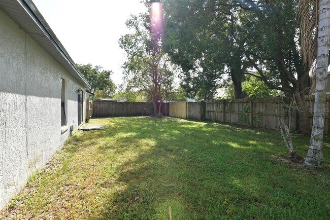 Building Photo - 1030 Alpug Ave