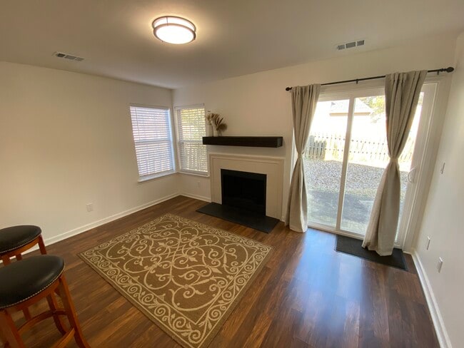 Building Photo - 2200 Parkside Dr