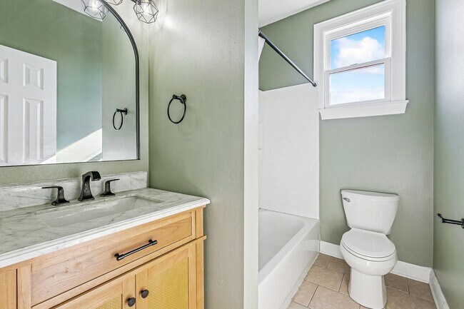 Building Photo - 503-505Third