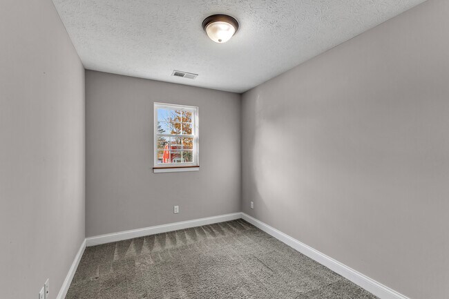 Building Photo - 345 Kenilworth Rd