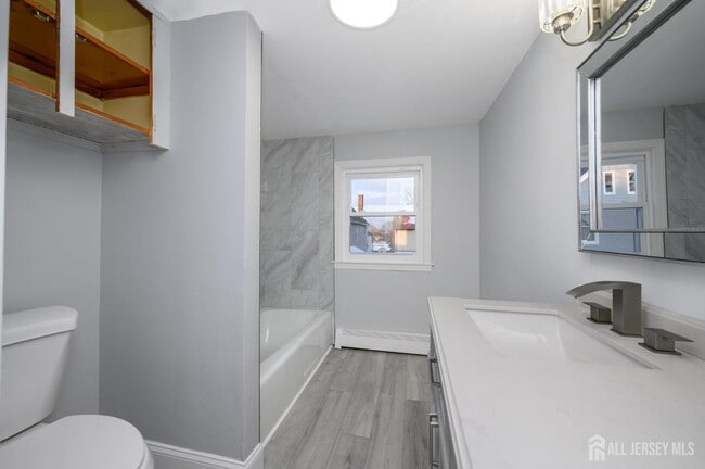 Building Photo - 408 David St