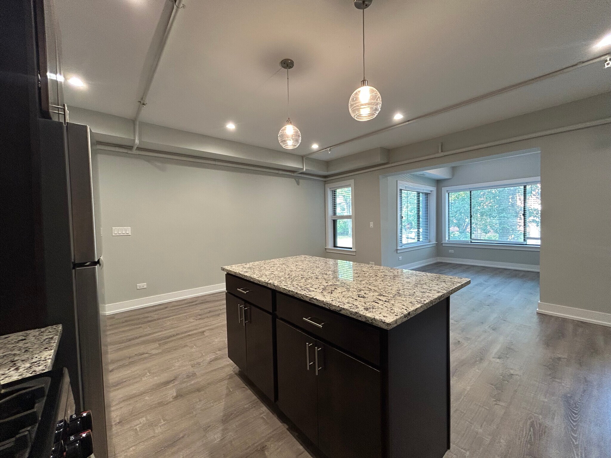 Building Photo - 1000 Crain St