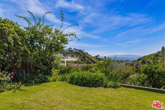 Building Photo - 1336 Bienveneda Ave