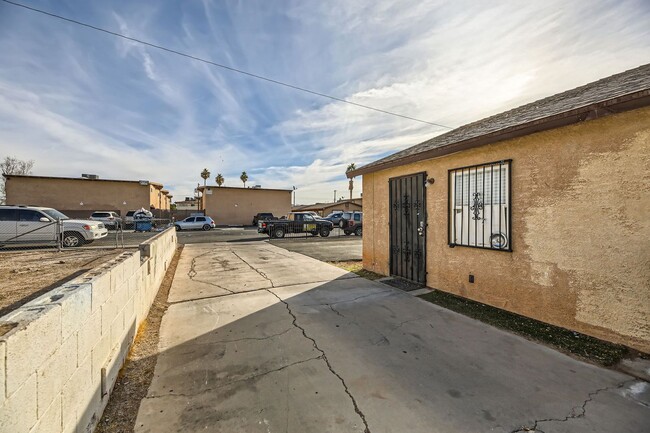 Building Photo - Charming 1 Bed 1 Bath Home in North Las Vegas