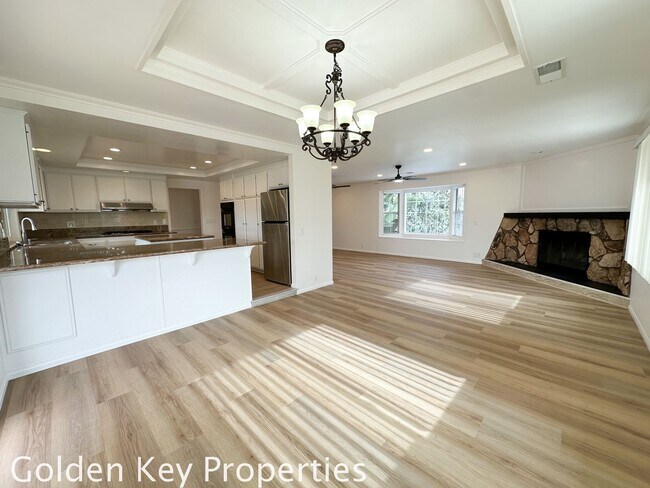 Building Photo - Beautiful home on a private, quiet street in Vista!