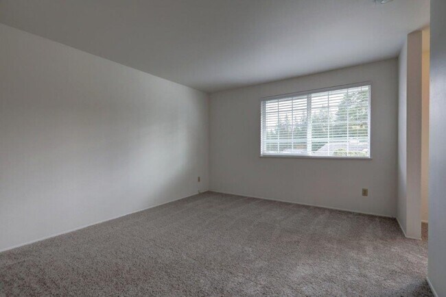 Building Photo - Spacious 4 Bedroom/3ba Bath Bellevue Home Available Now!