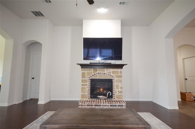 Building Photo - 5632 Sabbia Dr