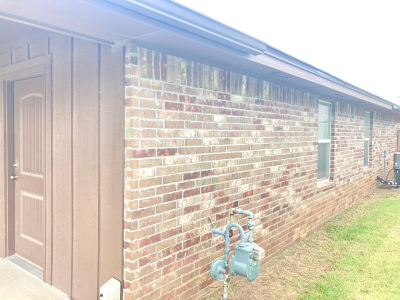 Building Photo - 1315 E Ash St