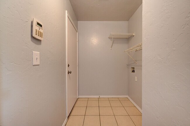 Building Photo - 605 Welston Cir