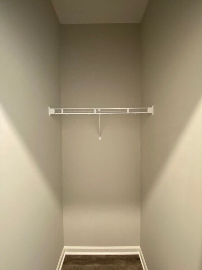 Building Photo - Like New Luxury Townhome! 3 BR, 2.5 BA, 1 Car Garage, Pool, Dog Park, and More!