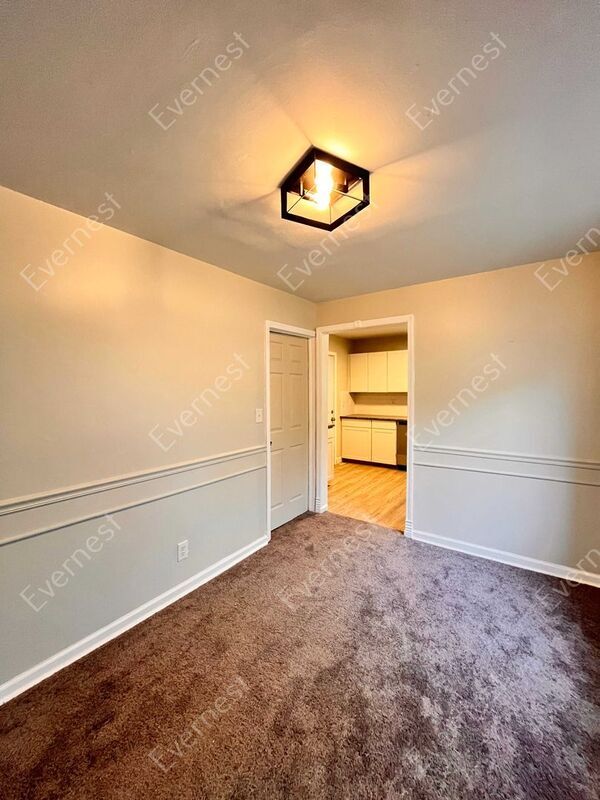 Building Photo - 11520 Maxwell Ave