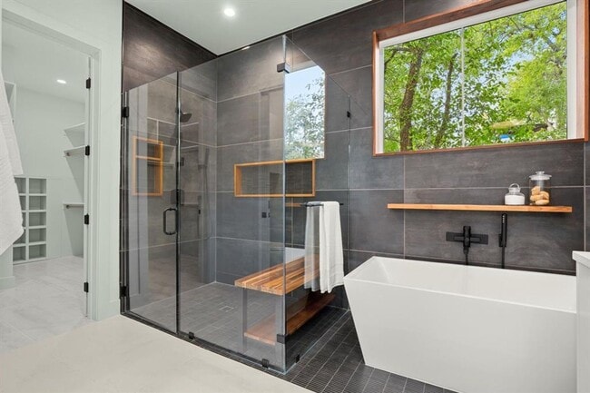 Building Photo - Stunning South Austin Oasis