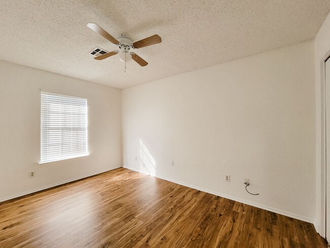Building Photo - 2721 Maple Ave