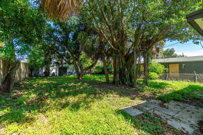 Building Photo - 1108 W 33rd St