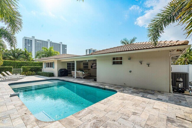 Building Photo - 899 Barcelona Dr
