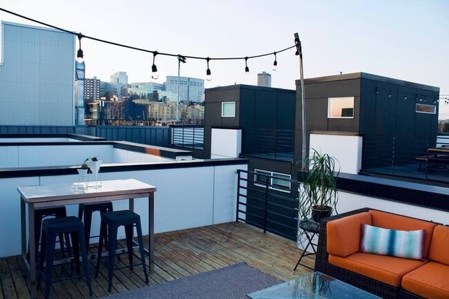 Building Photo - 463 14th Ave