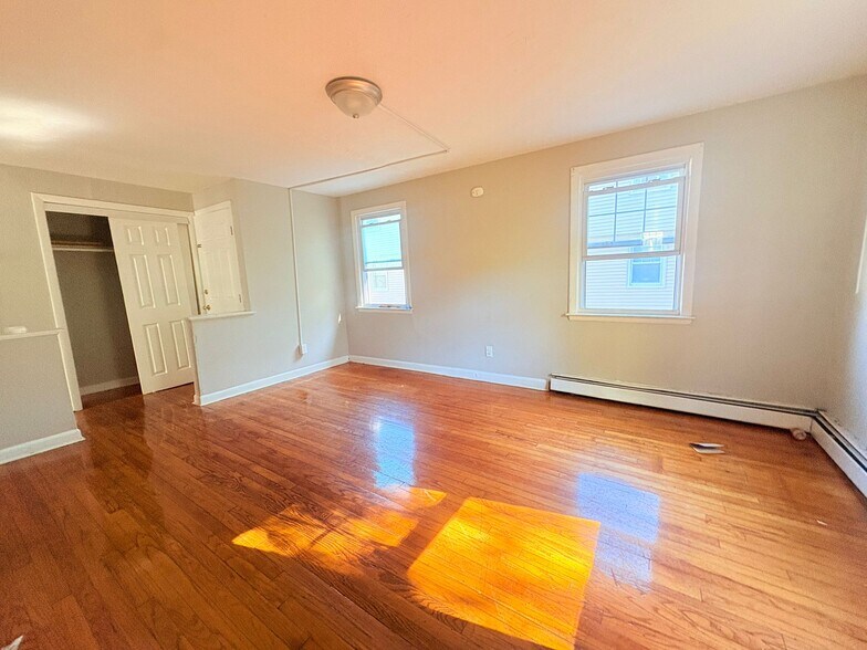 Building Photo - 6 Kilborn St