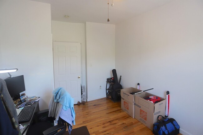 Building Photo - 423 Jackson St