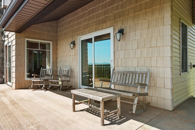 Building Photo - 129 Wildberry Dr