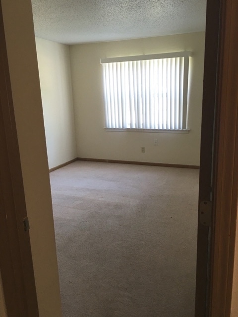 Building Photo - 2 Bedroom Apartment on Second Floor