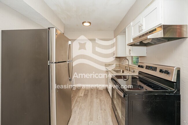 Building Photo - 158 Hawk Ave