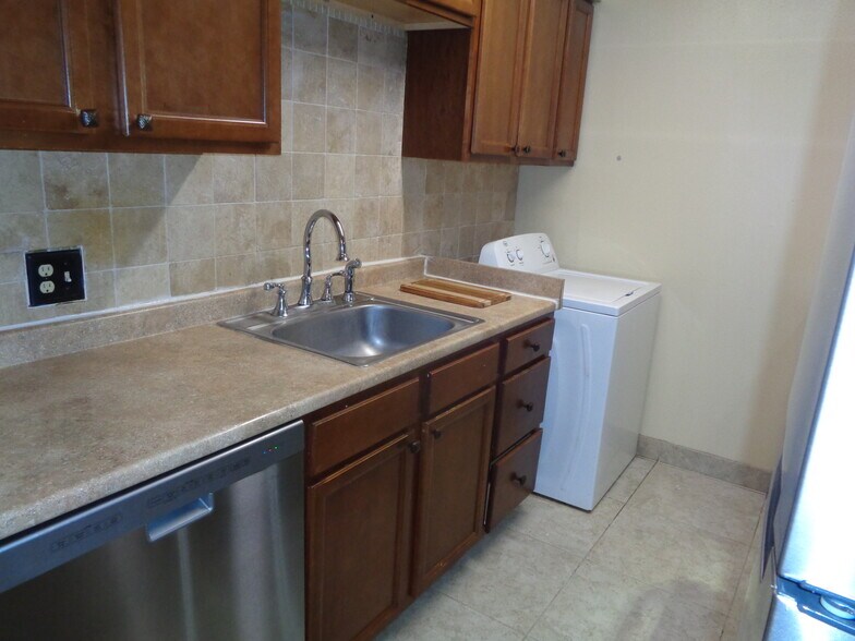 Building Photo - 755 Jennifer Jean Dr