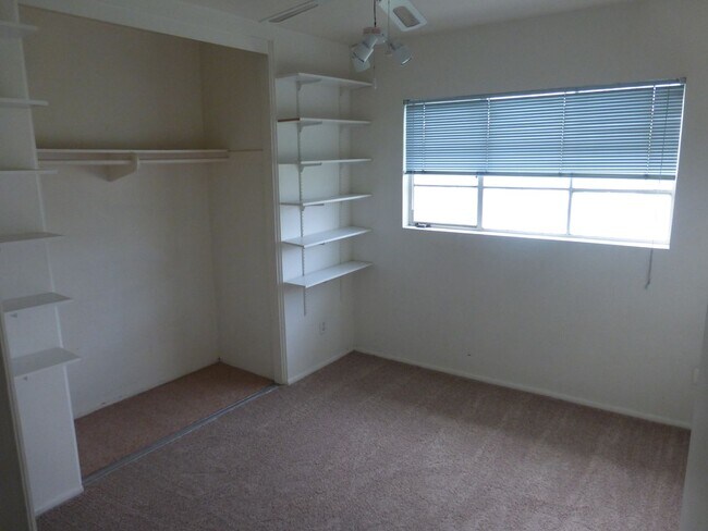 Building Photo - 4 Bedroom rental home in Tempe! Move in 10/1!