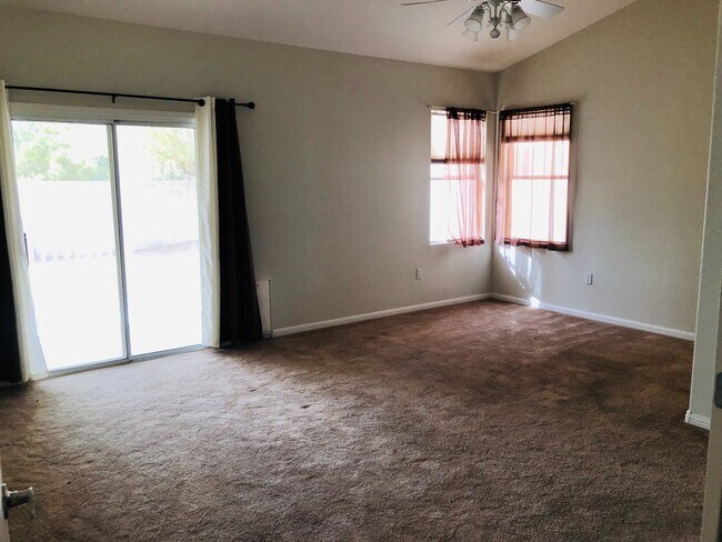 Building Photo - *WONDERFUL SINGLE STORY HOME IN GREEN VALLEY RANCH GATED COMMUNITY!!**