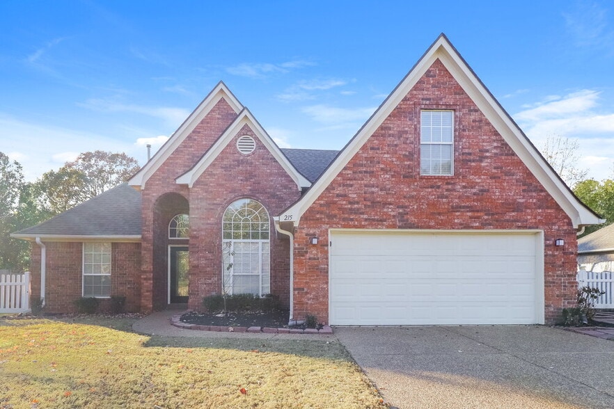 Primary Photo - 215 Lakewood Dr