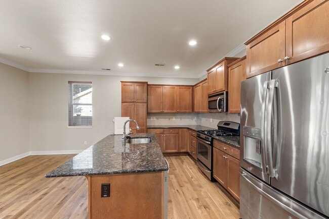 Building Photo - Welcome to this stunning 4-bedroom, 2.5-bath home in desirable Mill Creek, WA.