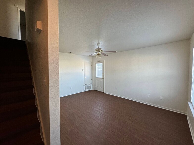 Building Photo - 404 Brittney Way