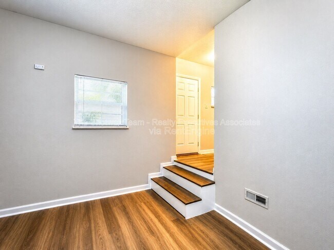 Building Photo - 2540 Larkwood Ln