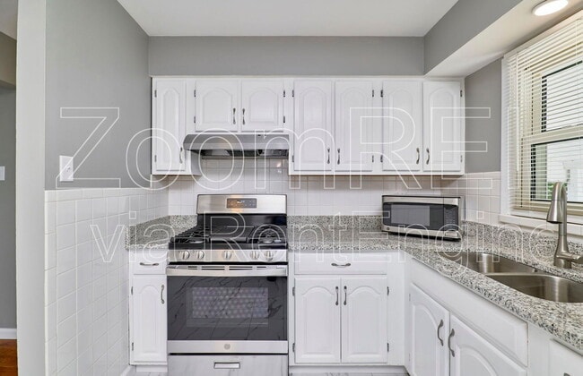 Building Photo - 3608 St Cosmas Ln