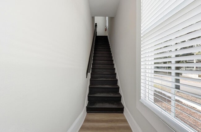 Building Photo - 300 E 3rd St