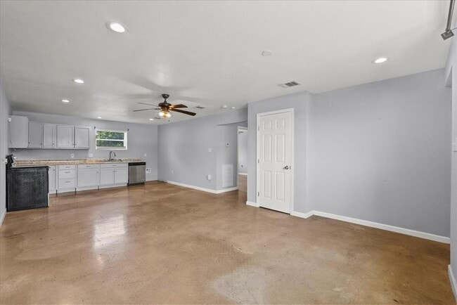 Building Photo - 6602 Prino Rd