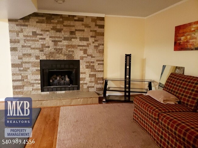 Building Photo - 3123 Glenmont Dr