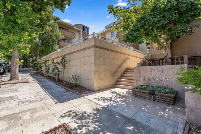 Building Photo - Best Building on the Block || 1 Bedroom Co...