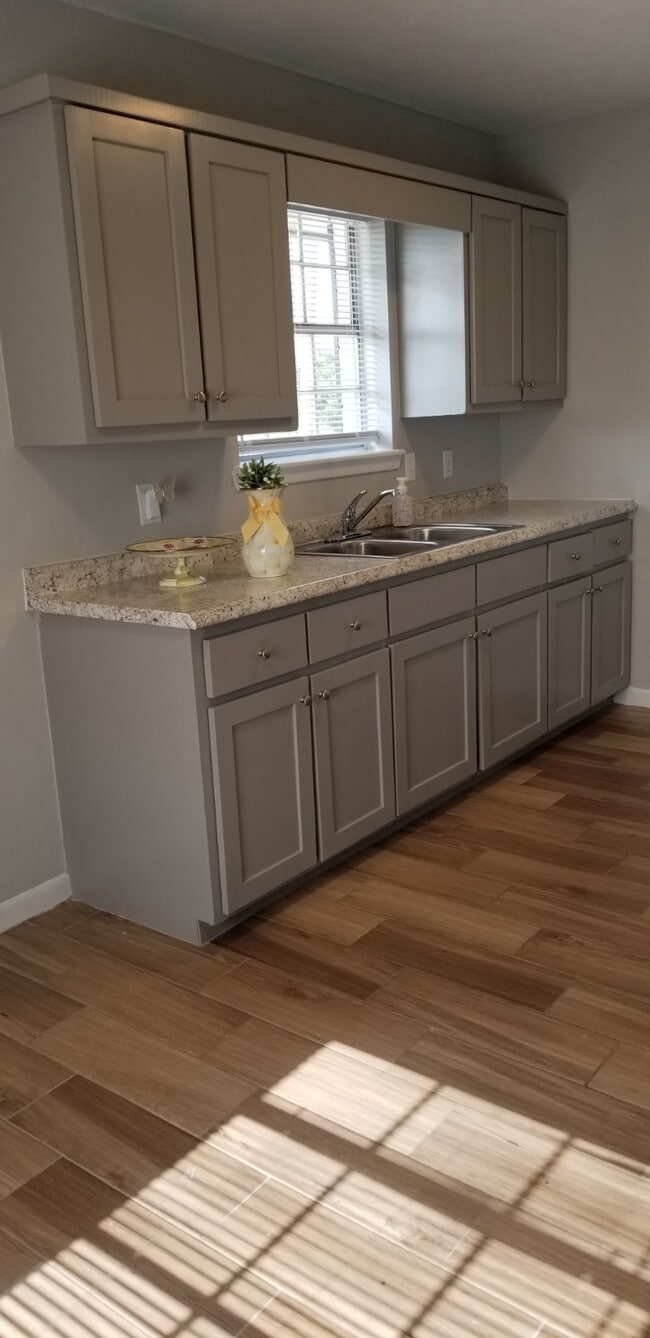 Building Photo - 2905 Highland Ave