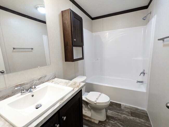 Building Photo - 177 Daisy Dr