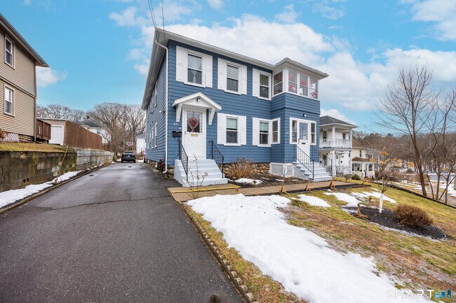 Building Photo - 87 Putnam St