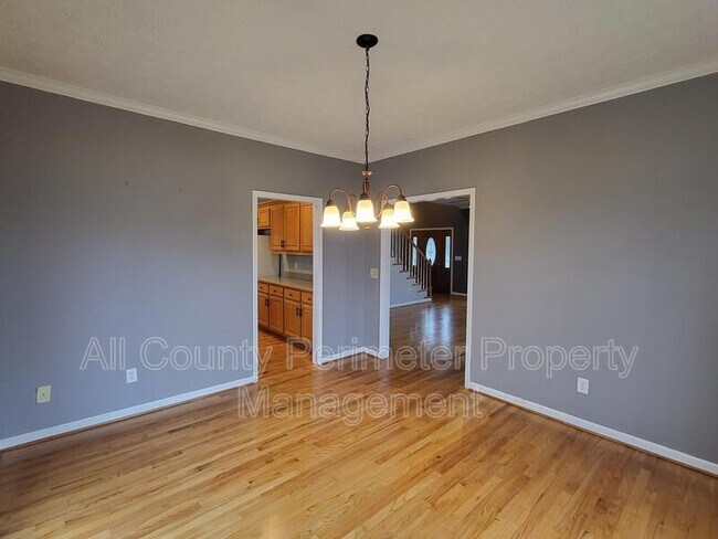 Building Photo - 653 Glenn Gee Rd