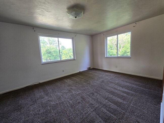 Building Photo - 1400 Center Ave