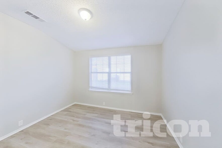 Building Photo - 232 Tulane Dr