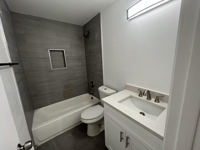 Building Photo - 210 SW Sterret Cir