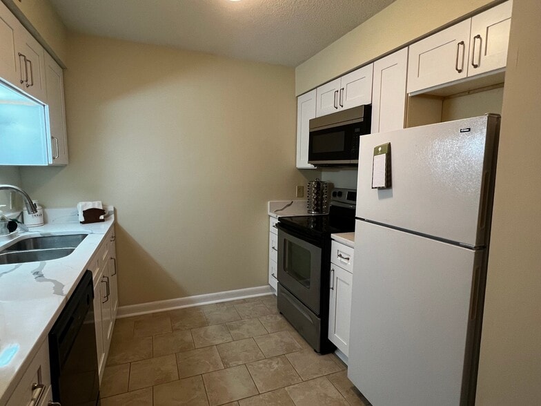 Building Photo - 3213 Heathstead Place