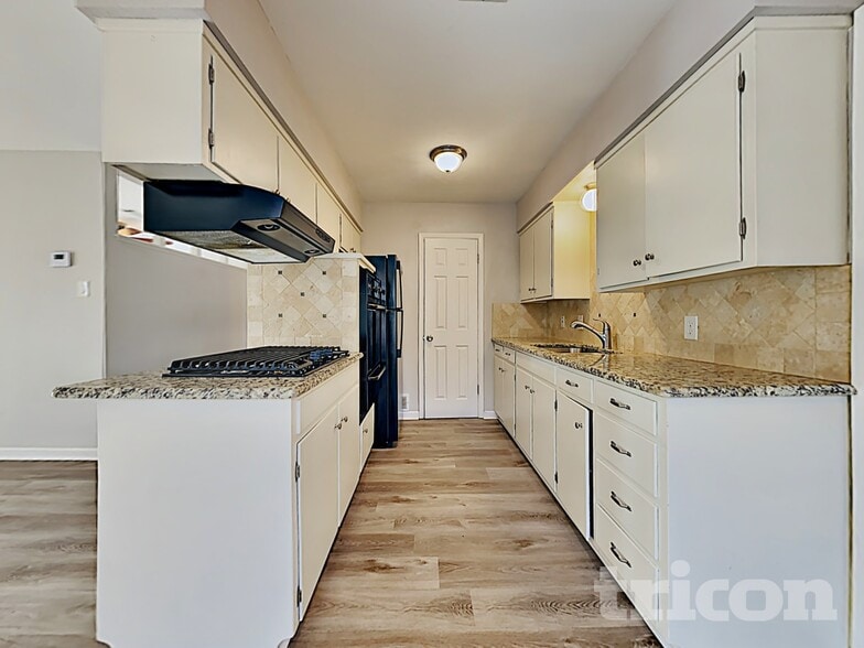 Building Photo - 1803 Westcrest Dr