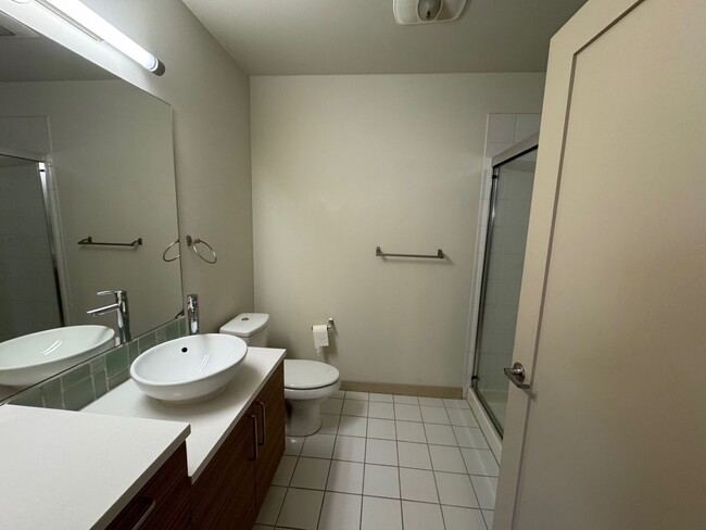 Building Photo - Spacious 2 bed 2 bath, 1000+ sq ft. condo ...