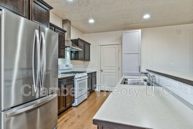 Building Photo - 3593 SW Pumice Ave