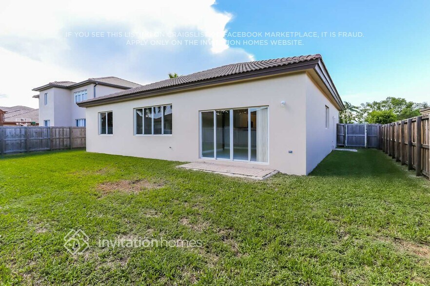 Building Photo - 15220 SW 10th St