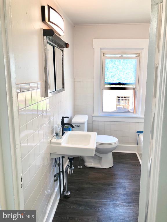 Building Photo - 4001 Center Ave